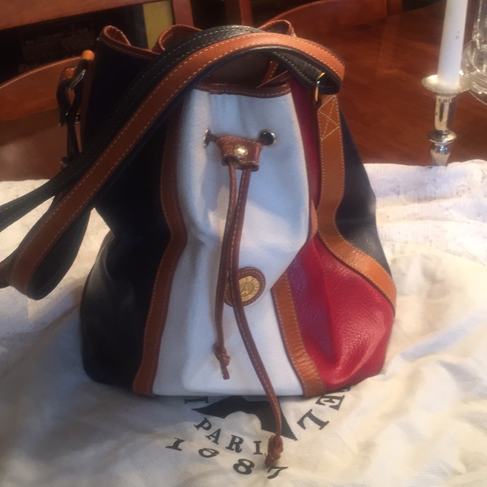 La Tour Eiffel Bucket Leather Bag